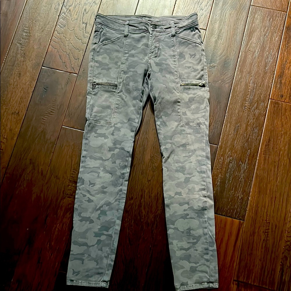 GAP Camo Jeggings - Size 0 - Excellent Condition